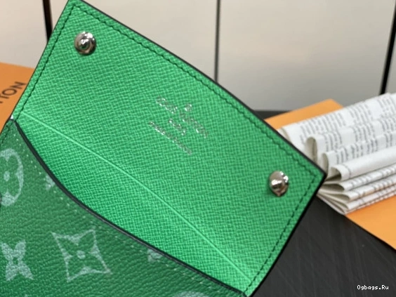 VUITTON LOUIS Card Holder Necklace-7.6*10*0.5CM 0408